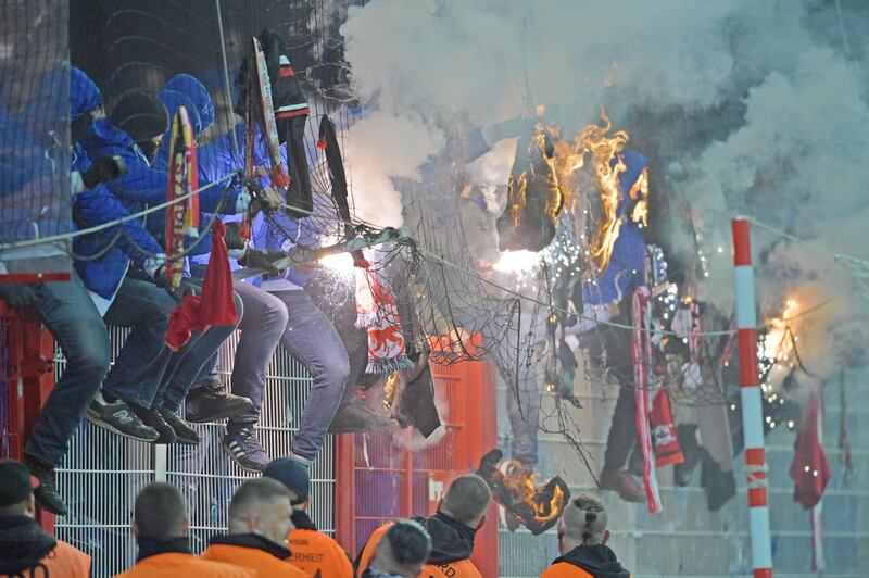 BERLIN, GERMANY - NOVEMBER 02: Supporters of Hertha burn clothes of Union supporters during the Bundesliga match between 1. FC Union Berlin and Hertha BSC at Stadion An der Alten Foersterei on November 02, 2019 in Berlin, Germany. (Photo by Thomas F. Starke/Bongarts/Getty Images)