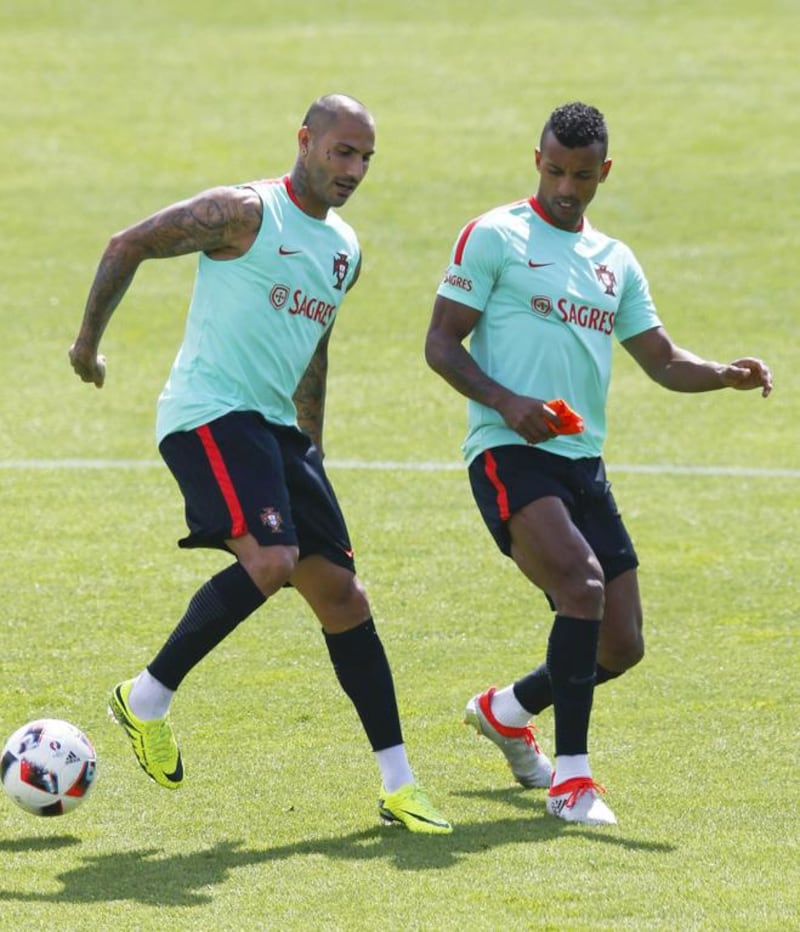 Portugal’s players Ricardo Quaresma (L) and Nani during training. REUTERS/Regis Duvignau