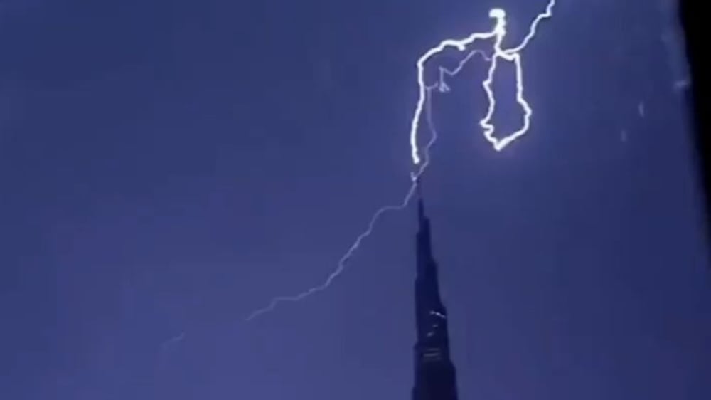 Watch as lightning strikes the tallest building in the world, Burj Khalifa