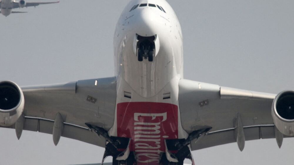 FILE PHOTO: An Emirates Airline Airbus A380-800 plane takes off from Dubai International Airport in Dubai, United Arab Emirates February 15, 2019.  REUTERS / Christopher Pike / File Photo