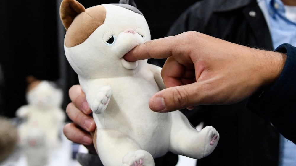 CES 2022: Robot cat to relieve stress during pandemic