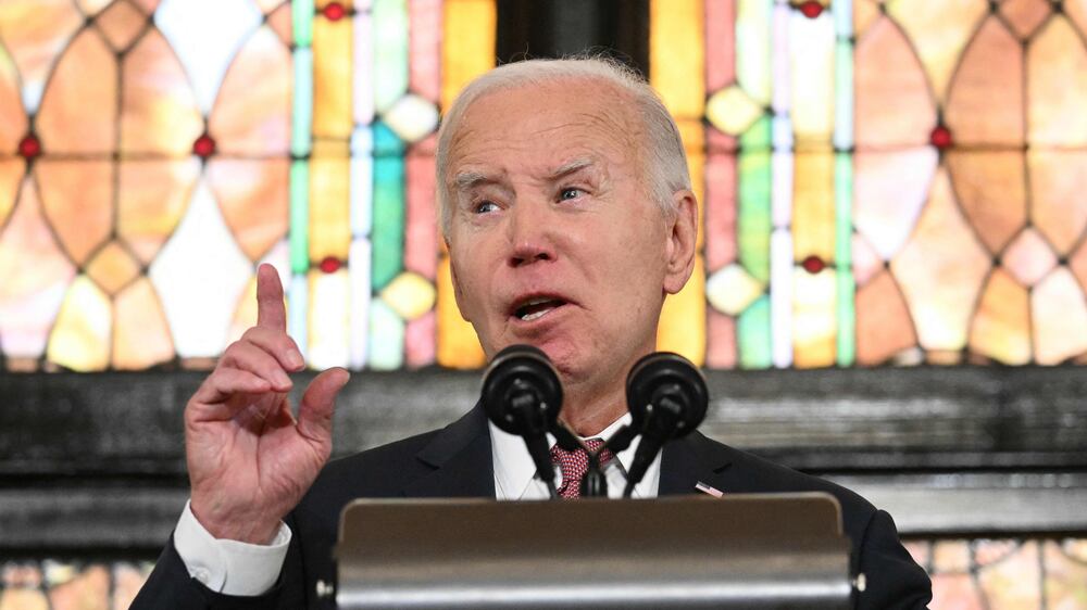Biden interrupted by 'ceasefire now' chants during campaign event
