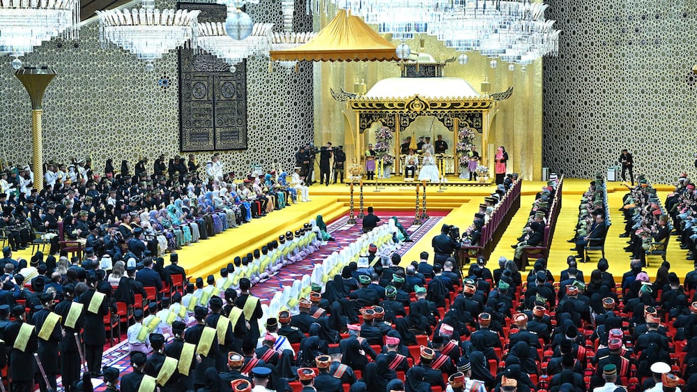 Prince of Brunei holds royal banquet for 10-day wedding ceremony