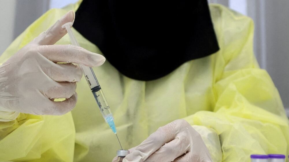 Saudi pharmacist Deemah Al Sofyani prepares a vaccine against the coronavirus disease (COVID-19), at Prince Sultan Complex Health Center, in Riyadh, Saudi Arabia, January 13, 2022.  REUTERS / Ahmed Yosri