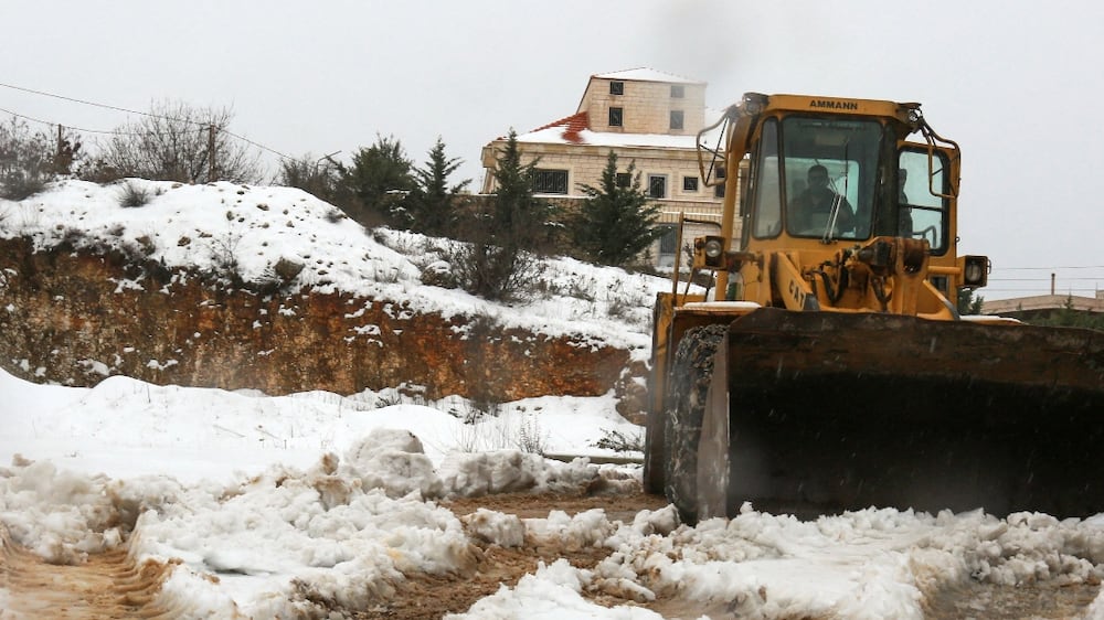 A view shows snow covered houses in the town of Sohmor, western Bekaa, Lebanon January 19, 2022.  REUTERS / Aziz Taher