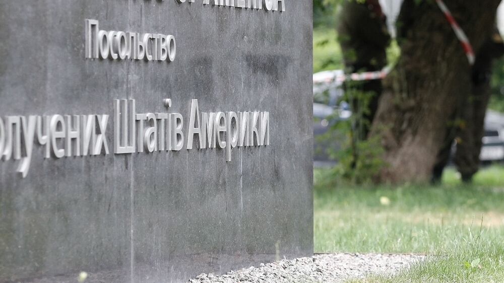 (FILE) - Ukrainian National Guard soldiers stand near of the US Embassy in Kiev, Ukraine, 08 June 2017 (Reissued 23 January 2022).  The US State department announced the reduction of staff levels in their embassy in Kyiv, starting with nonessential personnel and family members.   EPA / SERGEY DOLZHENKO *** Local Caption *** 53572876