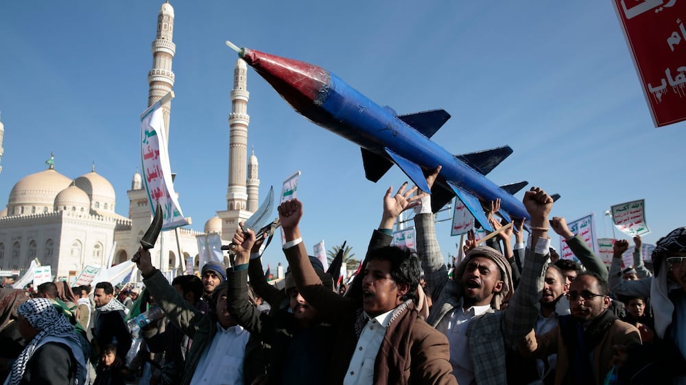 Thousands demonstrate in Sanaa against US and UK strikes