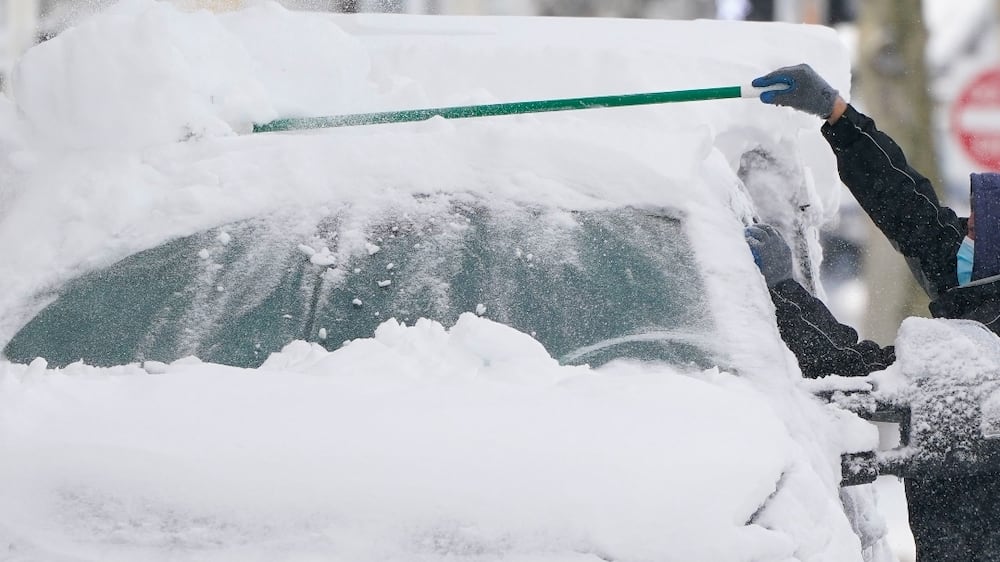 Nor'easter snowstorm batters US east coast