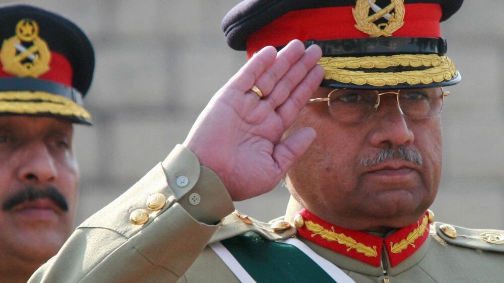 FILE PHOTO: Pakistan's General Pervez Musharraf salutes during the playing of Pakistan's national anthem at the Joint Staff Headquarters in Rawalpindi November 27, 2007.  REUTERS / Mian Khursheed / File Photo