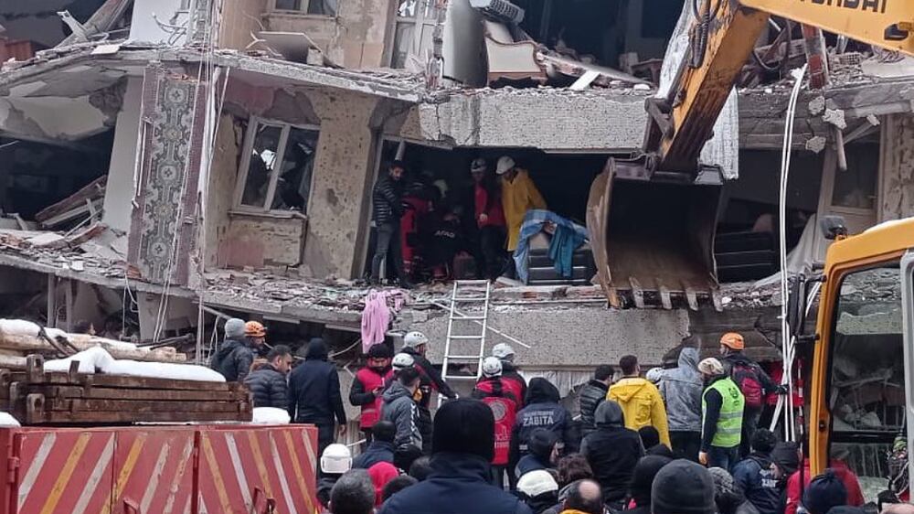 Emergency personnel search for victims at the site of a collapsed building after a powerful earthquake in Diyarbakir, southeast of Turkey, 06 February 2023.  According to the US Geological Service, an earthquake with a preliminary magnitude of 7. 8 struck southern Turkey close to the Syrian border.  The earthquake caused buildings to collapse and sent shockwaves over northwest Syria, Cyprus, and Lebanon.   EPA / DENIZ TEKIN