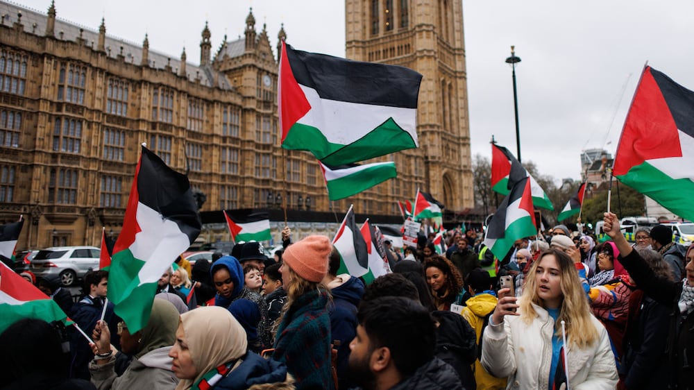 Hundreds protest outside the UK parliament demanding a ceasefire