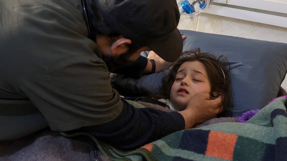 EDITORS NOTE: Graphic content / Syrian girl Sham Sheikh Mohammad, 9, who was rescued after fourty hours under the rubble of a deadly earthquake, lies on a hospital bed in the rebel-held northwestern city of Idlib, on February 17, 2023.  - A girl who became a symbol of hope in the midst of tragedy when rescuers pulled her from under the debris in Syria's quake-stricken northwest now risks double leg amputation.  Little Sham suffers, like many survivors of the February 6 tremor, from crush syndrome, a potentially fatal condition that causes limb amputation, damages the kidney and heart disease.  (Photo by Omar HAJ KADOUR  /  AFP)