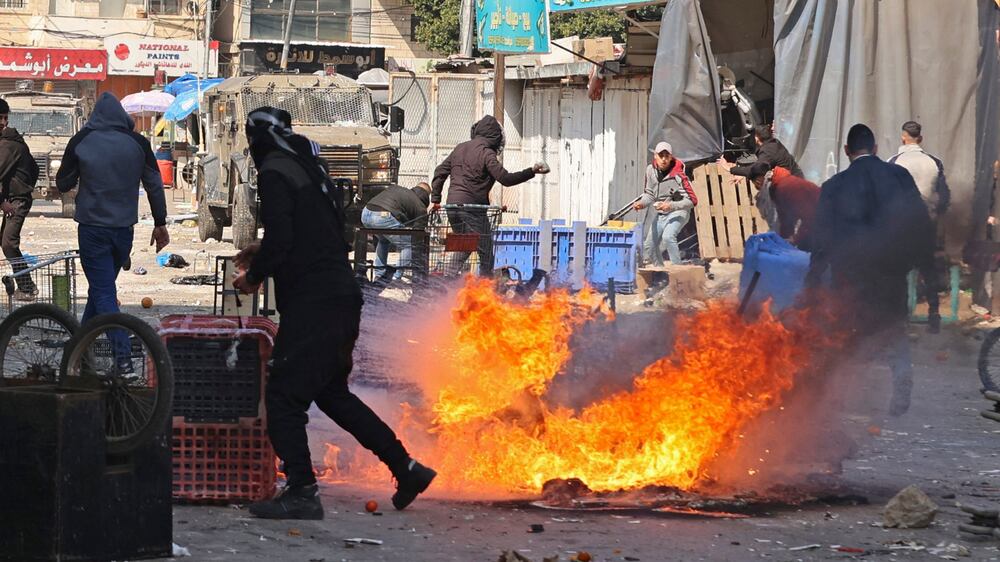 Palestinians clash with Israeli forces amid a raid in the occupied West Bank city of Nablus, on February 22, 2023.  (Photo by Zain Jaafar  /  AFP)