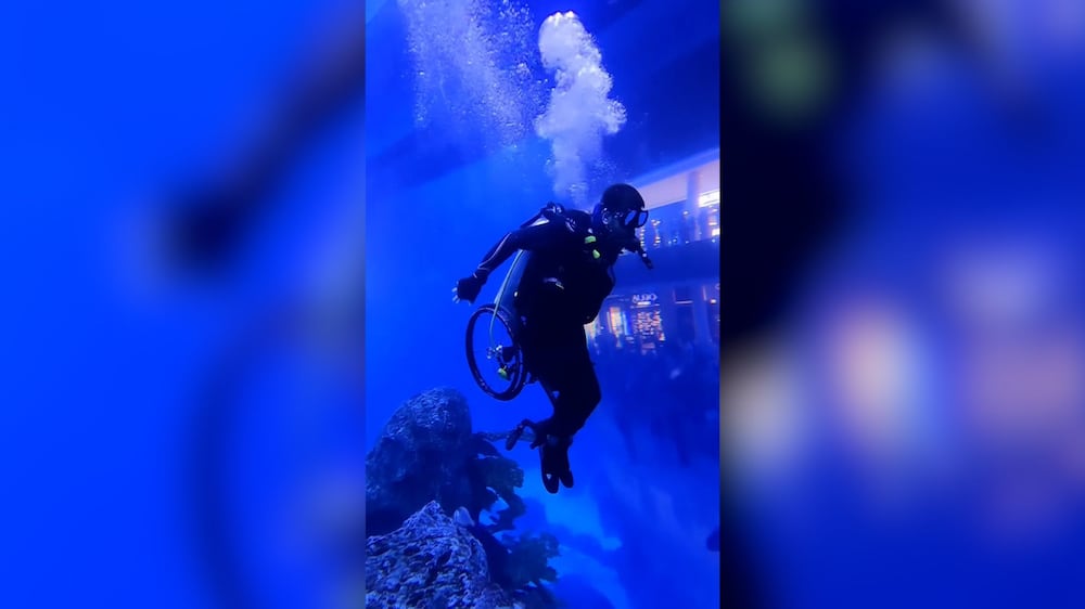 Paralysed diver breaks world record in Dubai Mall