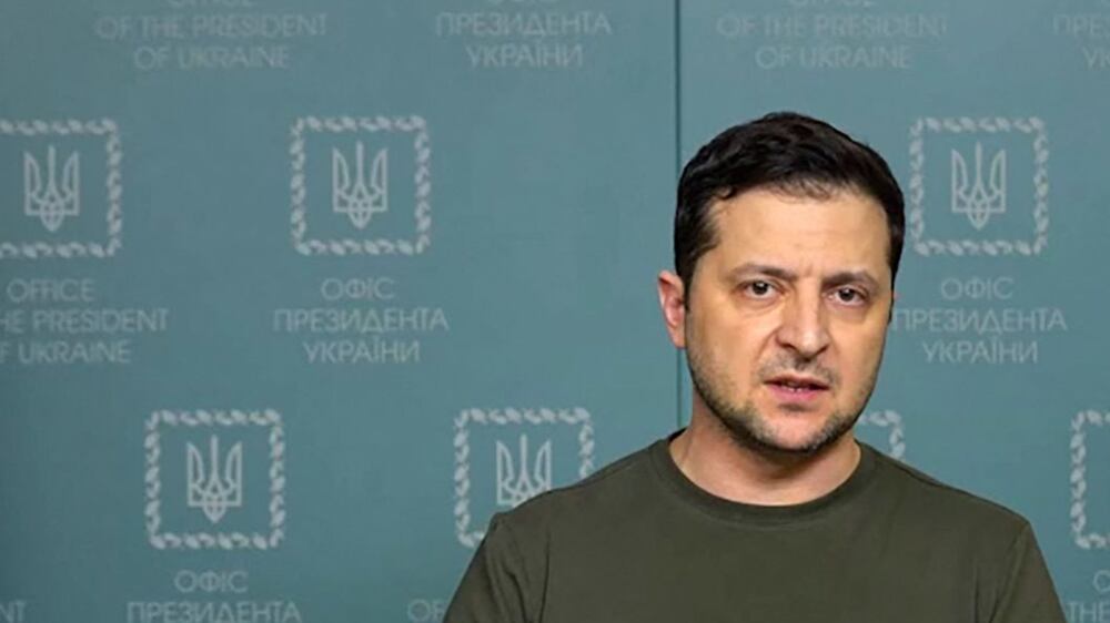 This handout video grab taken and released by the Ukraine Presidency press service on February 27, 2022 shows Ukrainian President Volodymyr Zelensky delivering an address in Kyiv.  - President Volodymyr Zelensky said on February 27 Ukraine was willing to hold talks with Russia, but rejected convening them in neighbouring Belarus as it was being used as a launchpad for Moscow's invasion.  "Warsaw, Bratislava, Budapest, Istanbul, Baku.  We proposed all of them," Zelensky said in an address posted online.  (Photo by UKRAINE PRESIDENCY  /  AFP)  /  RESTRICTED TO EDITORIAL USE - MANDATORY CREDIT "AFP PHOTO  / UKRAINIAN PRESIDENCY PRESS OFFICE " - NO MARKETING - NO ADVERTISING CAMPAIGNS - DISTRIBUTED AS A SERVICE TO CLIENTS