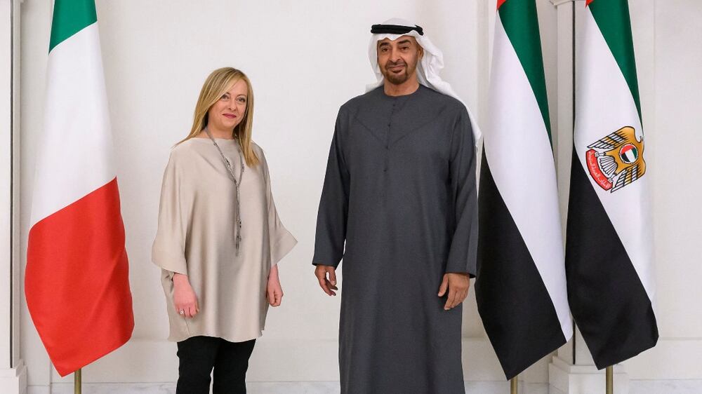 This handout image provided by the UAE Presidential court on March 4, 2023, shows Emirati President Mohamed bin Zayed Al Nahyan (R) meeting with Italian Prime Minister Giorgia Meloni at Al-Shati Palace in Abu Dhabi.  (Photo by Abdulla AL-NEYADI  /  UAE PRESIDENTIAL COURT  /  AFP)  /  == RESTRICTED TO EDITORIAL USE - MANDATORY CREDIT "AFP PHOTO  /  UAE PRESIDENTIAL COURT - NO MARKETING NO ADVERTISING CAMPAIGNS - DISTRIBUTED AS A SERVICE TO CLIENTS ==