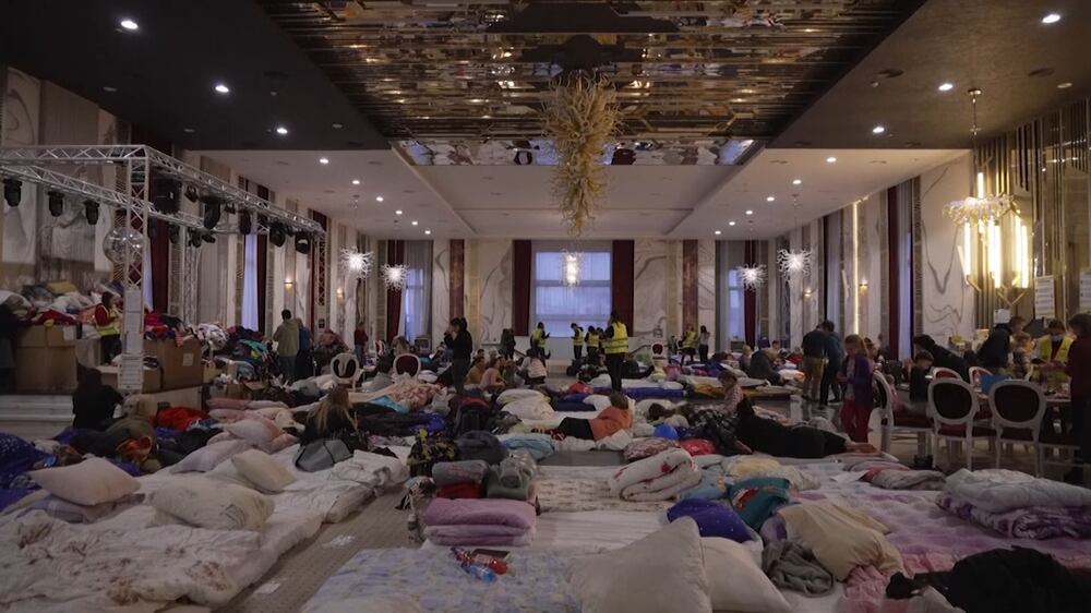 Romanian hotel ballroom becomes shelter for Ukrainian refugees