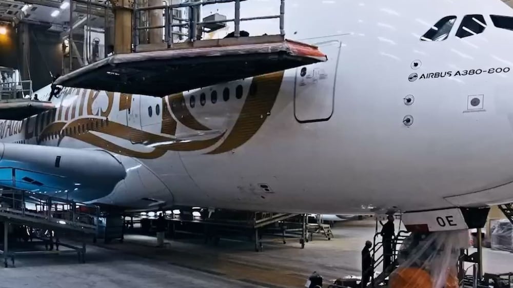 Timelapse video shows new Emirates livery being added for first time