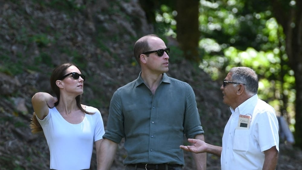 Britain's Prince William (C), Duke of Cambridge and Britain's Catherine (L), Duchess of Cambridge, tour the Caracol Mayan archaeological site at the Chiquibul Forest Reserve, in Good Living Camp, Belize on March 21, 2022.  (Photo by Johan ORDONEZ  /  AFP)