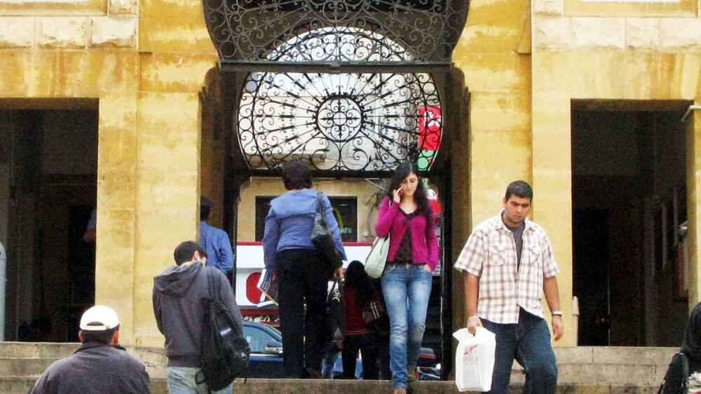 Students at top Lebanese University confused over double timezone
