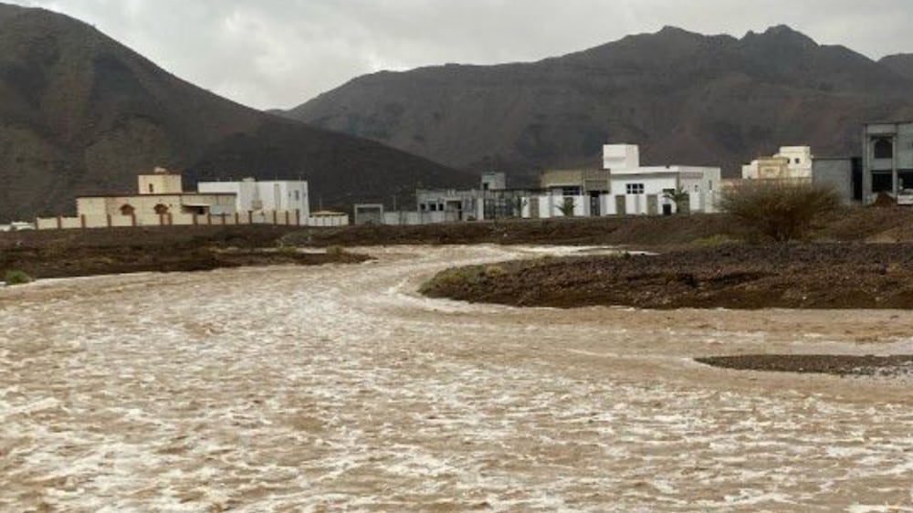 Heavy rain causes floods in Oman