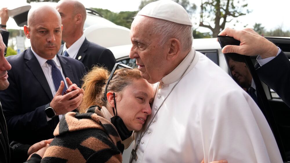 Pope Francis consoles Serena Subania and Matteo Rugghia who lost their daughter Angelica, 5 years old, the day before as he leaves the Agostino Gemelli University Hospital in Rome, Saturday, April 1, 2023 after receiving treatment for a bronchitis, The Vatican said.  Francis was hospitalized on Wednesday after his public general audience in St.  Peter's Square at The Vatican.  (AP Photo / Gregorio Borgia)