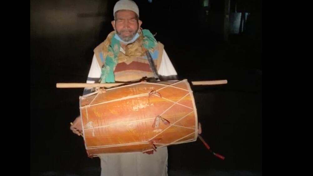 Kashmir ramadan drummer