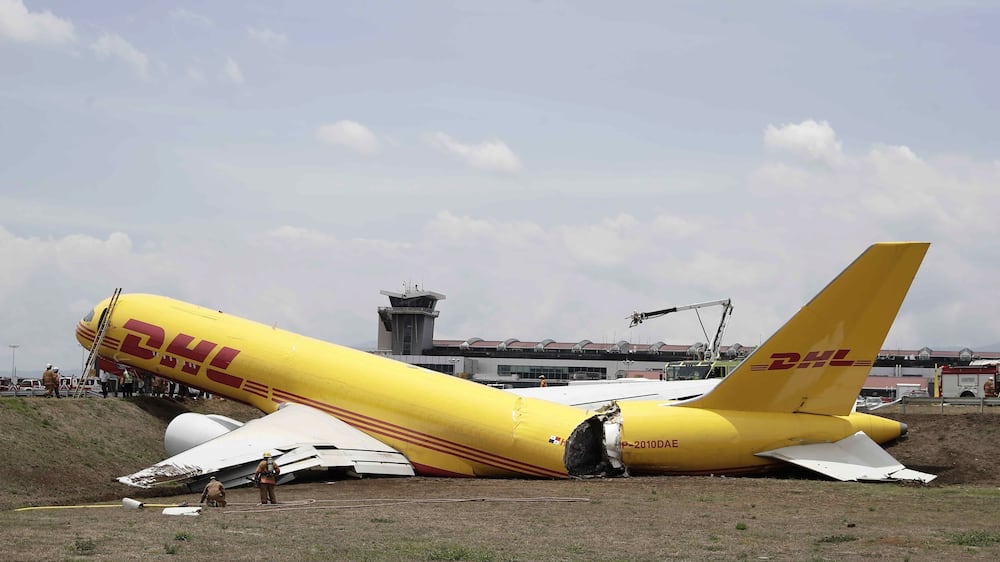 DHL plane breaks in two after Costa Rica crash landing