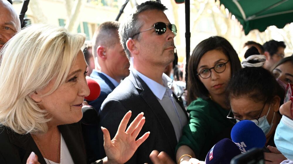 Two hijabi women confront far-right French presidential candidate Le Pen