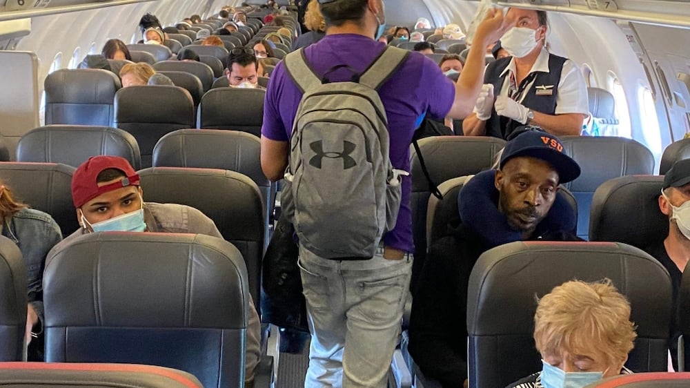 Passengers cheer as flight attendant announces end of mask mandate