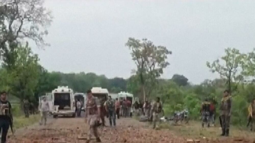 Ten Indian policemen killed in bomb attack