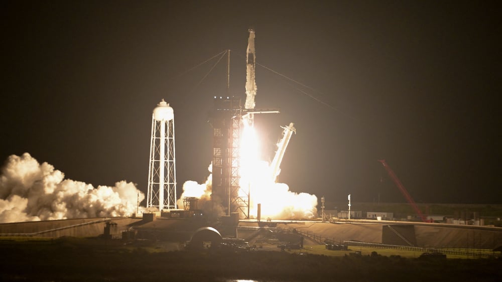 A SpaceX Falcon 9 rocket lifts off carrying three NASA astronauts and one ESA astronaut on a six-month expedition to the International Space Station, at Cape Canaveral, Florida, U. S.  April 27, 2022.  REUTERS / Steve Nesius