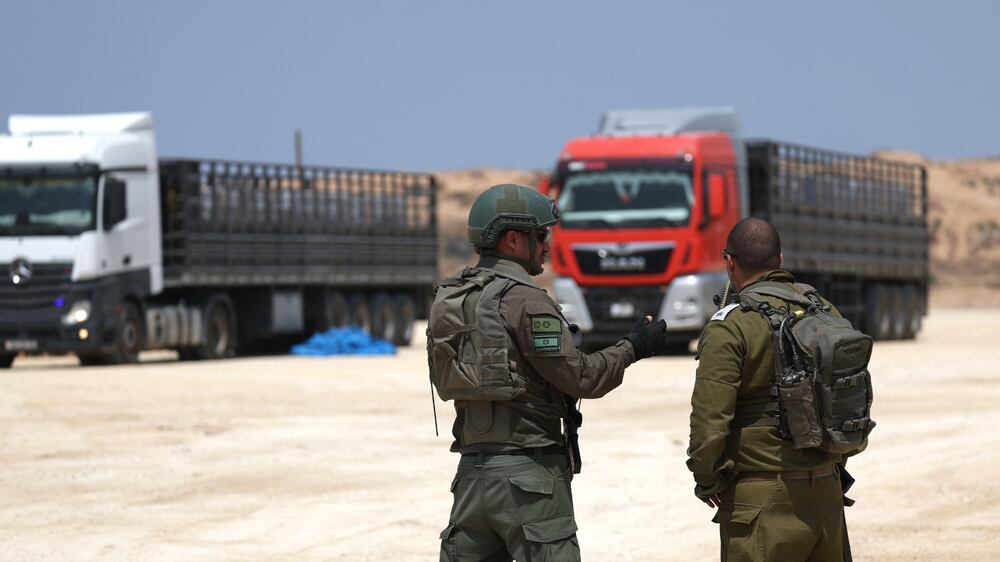 Israel allows aid lorries into Gaza after US pressure