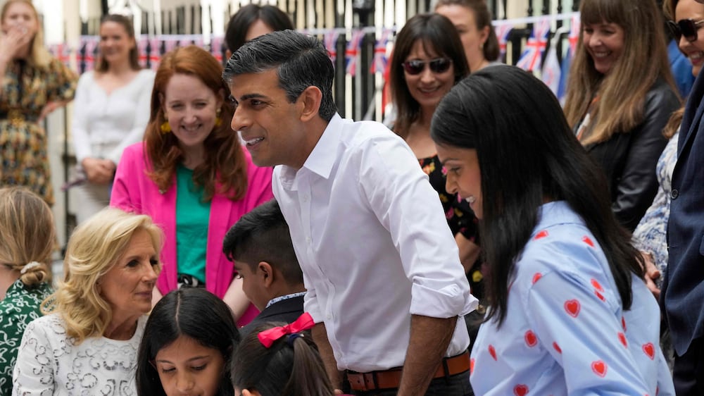 Britain's Prime Minister Rishi Sunak (C), his wife Akshata Murty (R), their daughters Krishna Sunak and Anoushka Sunak, and US First Lady Jill Biden (rear L) attend a Coronation Big Lunch organised in Downing Street, in London, on May 7, 2023.  - Thousands of local street parties were planned on May 7, 2023 on the second day of events to mark the coronation of King Charles III, ending with a concert in front of 20,000 people at Windsor Castle.  (Photo by Frank Augstein  /  POOL  /  AFP)