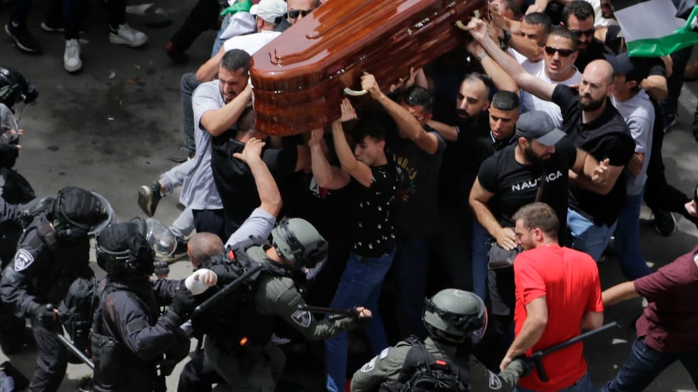 Israeli police attack group carrying journalist Shireen Abu Akleh's coffin