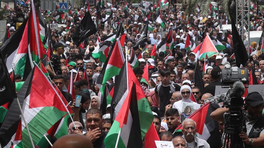 Palestinians participate in a rally marking the 74th anniversary of the Palestinian Nakba, in the West Bank city of Ramallah, 15 May 2022.  Nakba Day, or Day of the Catastrophe, is marked on 15 May to commemorate the expulsion of more than 700,000 Palestinians from their land in the war surrounding the establishment of the state of Israel in 1948.   EPA / ALAA BADARNEH