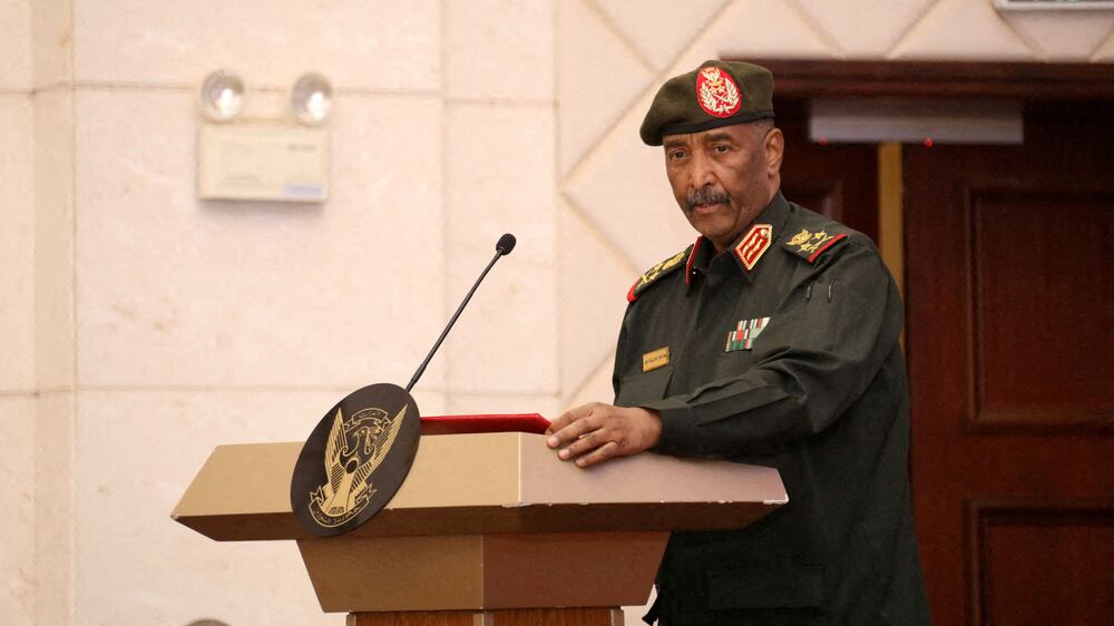 FILE PHOTO: Sudan's military leader General Abdel Fattah al-Burhan stands at the podium during a ceremony to sign the framework agreement between military rulers and civilian powers in Khartoum, Sudan December 5, 2022.  REUTERS / El Tayeb Siddig / File Photo