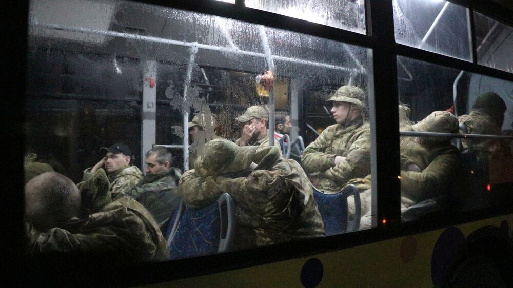 Ukrainian soldiers leave Azovstal steel plant