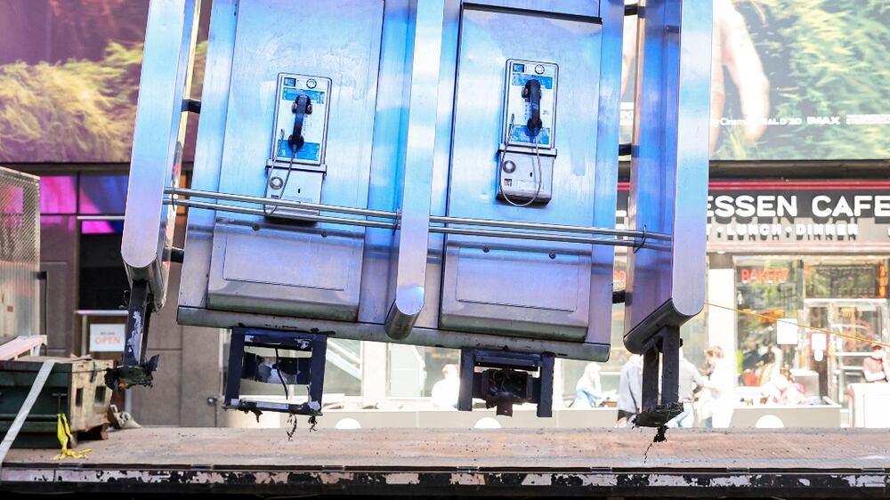 The last public payphone is loaded on to a truck during its removal near Times Square in New York City, U. S. , May 23, 2022.   REUTERS / Brendan McDermid