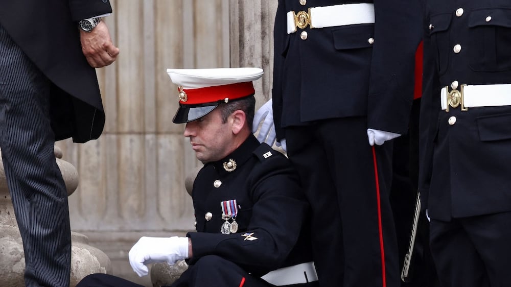 Moment ceremonial guard collapses during Queen Elizabeth II's platinum jubilee celebrations