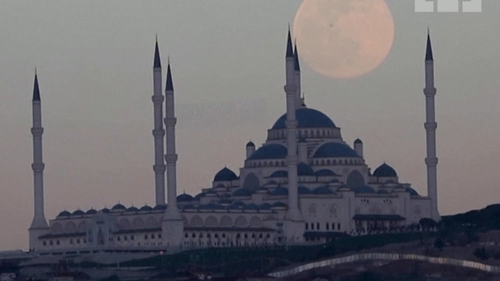 Pink supermoon beams over Istanbul