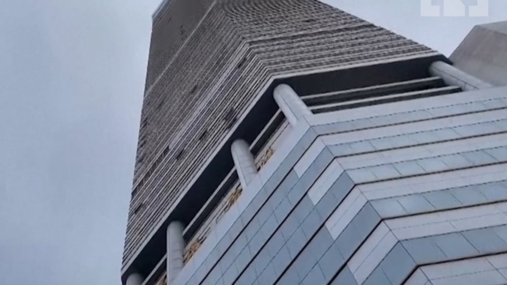 Panic grips Chinese city as skyscraper shakes 
