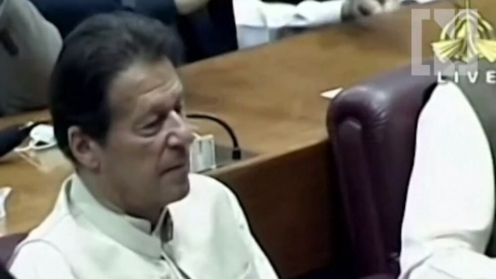 Pakistan PM wins vote of confidence