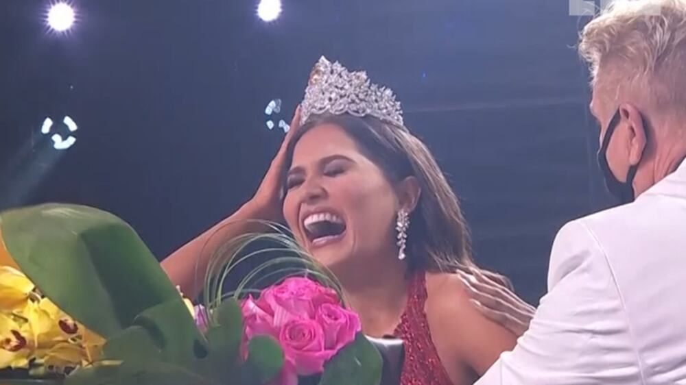 The moment Miss Mexico was crowned Miss Universe