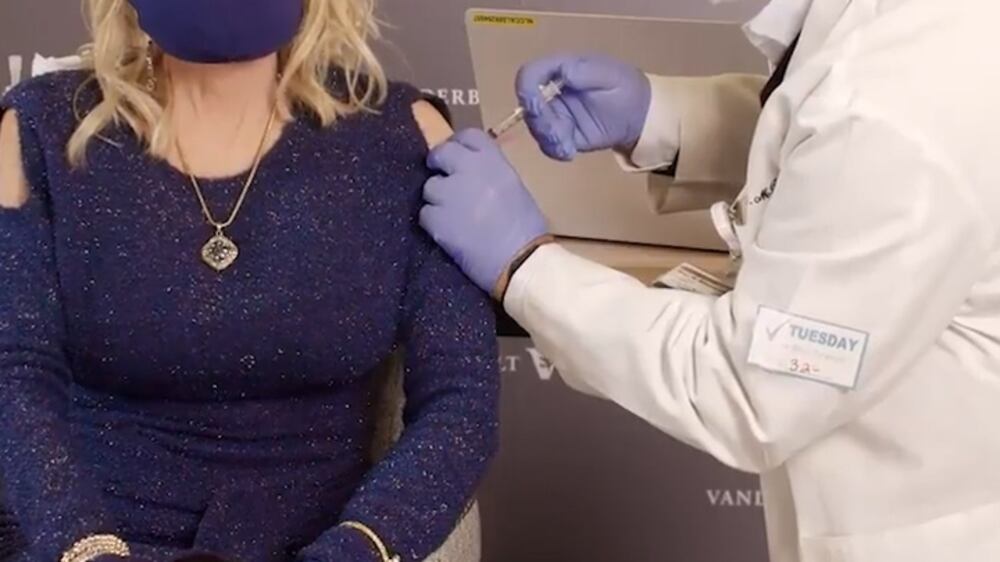 Dolly Parton gets the Covid-19 vaccine