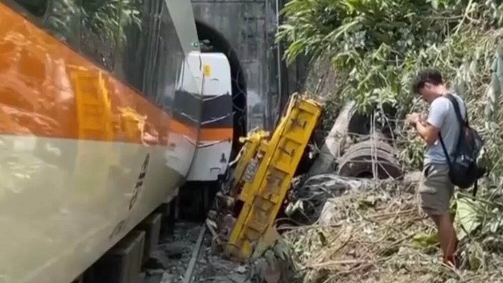 Dozens die after train derails in Taiwan tunnel