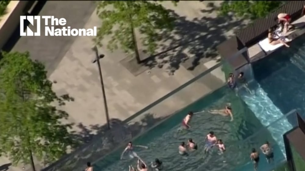 'Floating' skyscraper pool opens in London