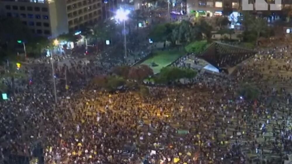 Thousands of Israelis protest in Tel Aviv 