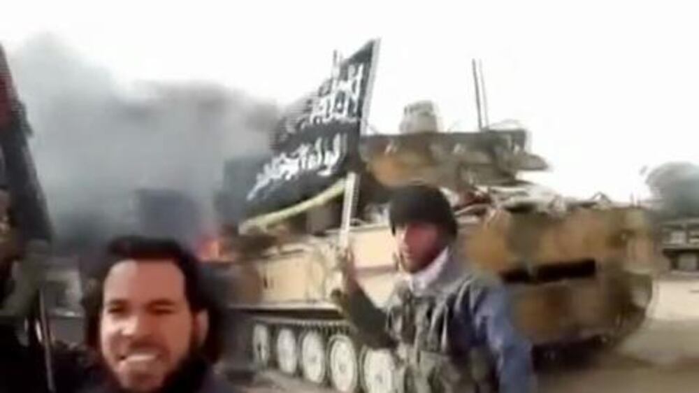 Video: Syrian rebels attack military convoy