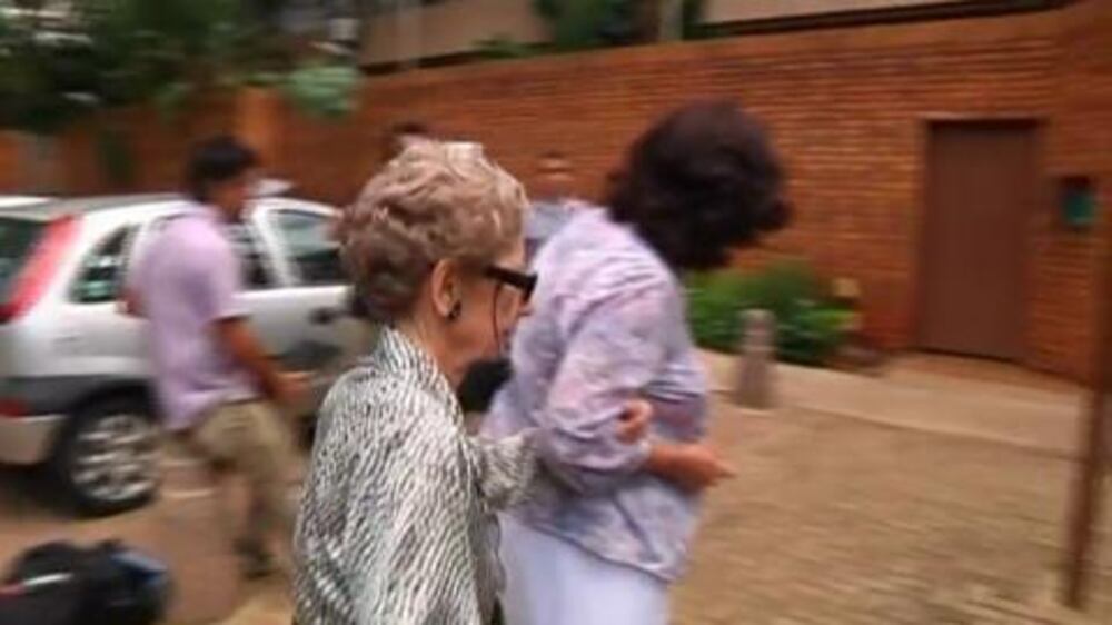 Video: Lawyers visit Pistorius after murder charge hearing